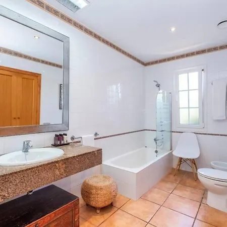 Villa Bini Vent - Elegant Large Near The Beach, Amazing Sea Views *